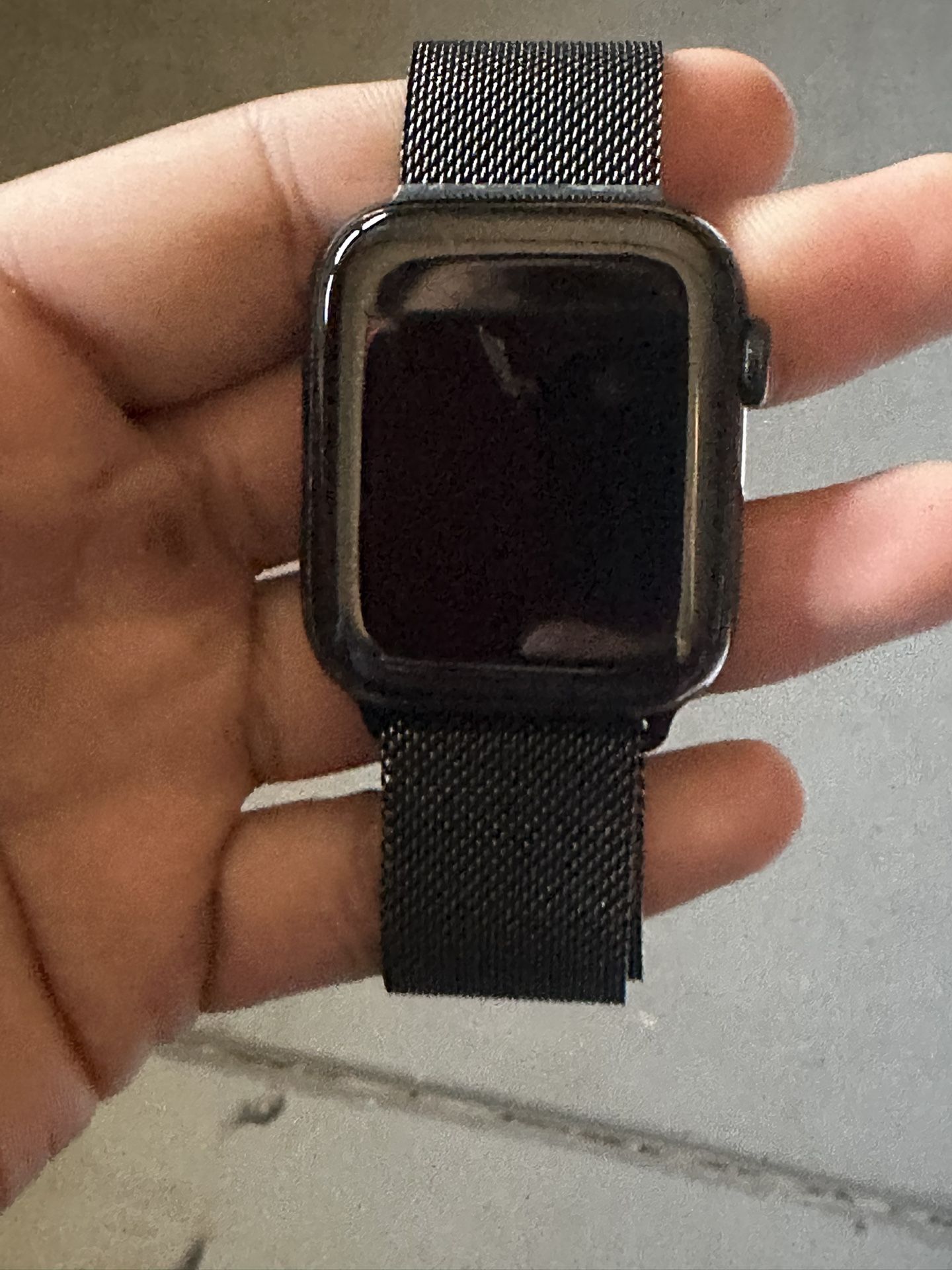 Apple Watch Series 4 (44mm, GPS + Cellular) – Excellent Condition