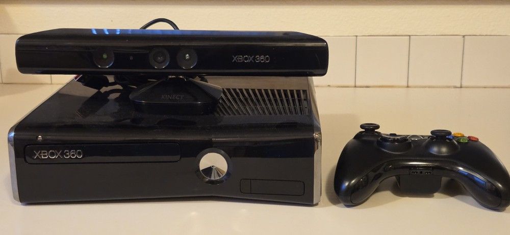 Xbox360 Bundle With Kinect And 24 Games