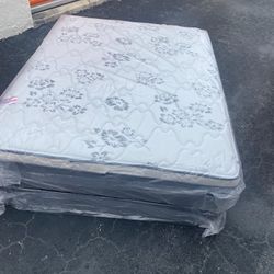 NEW QUEEN PILLOW MATTRESS AND BOX SPR+ING 2pcs