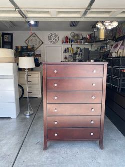 Big and tall Dresser all drawers slide, smooth