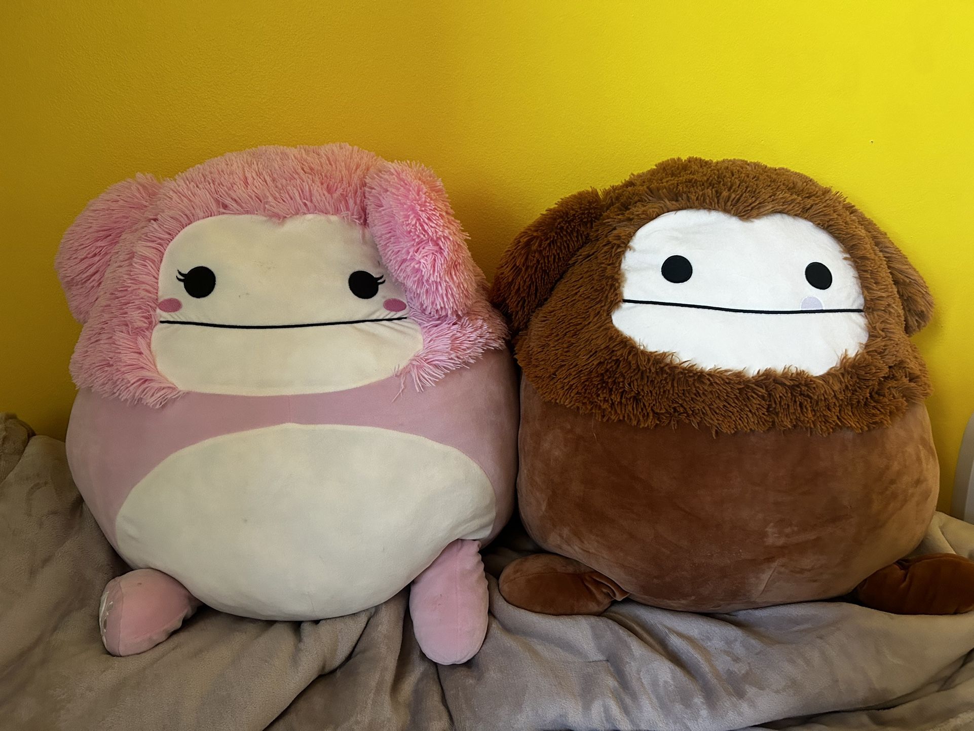 Giant Big Foot Squishmellows 