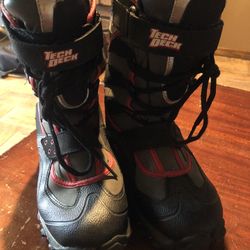 Tech Deck Youth Size 3 Snow Boots
