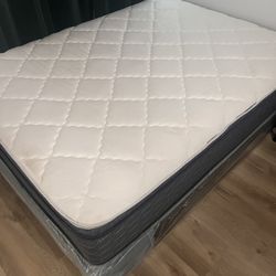 Display Model Queen Mattress ONLY(no Box Spring )