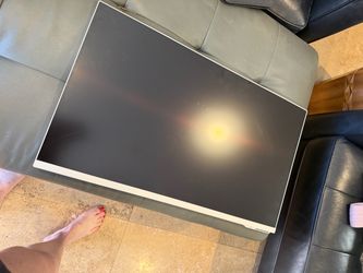 Samsung 32” M8 M80D 4K Smart Monitor – White  Selling a Samsung 32” M8 M80D Smart Monitor (S32DM801UN / LS32DM801UNXZA)