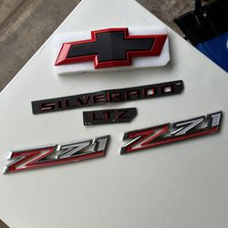 Chevy Grill Bowtie Z71 Emblems Silverado LT or LTZ Tailgate Emblems $50 OBO Pick Up in Hurst