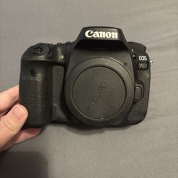 Canon 90D DSLR