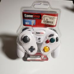 GameStop Wired Chameleon GameCube Controller/ Wii (M1BB336)