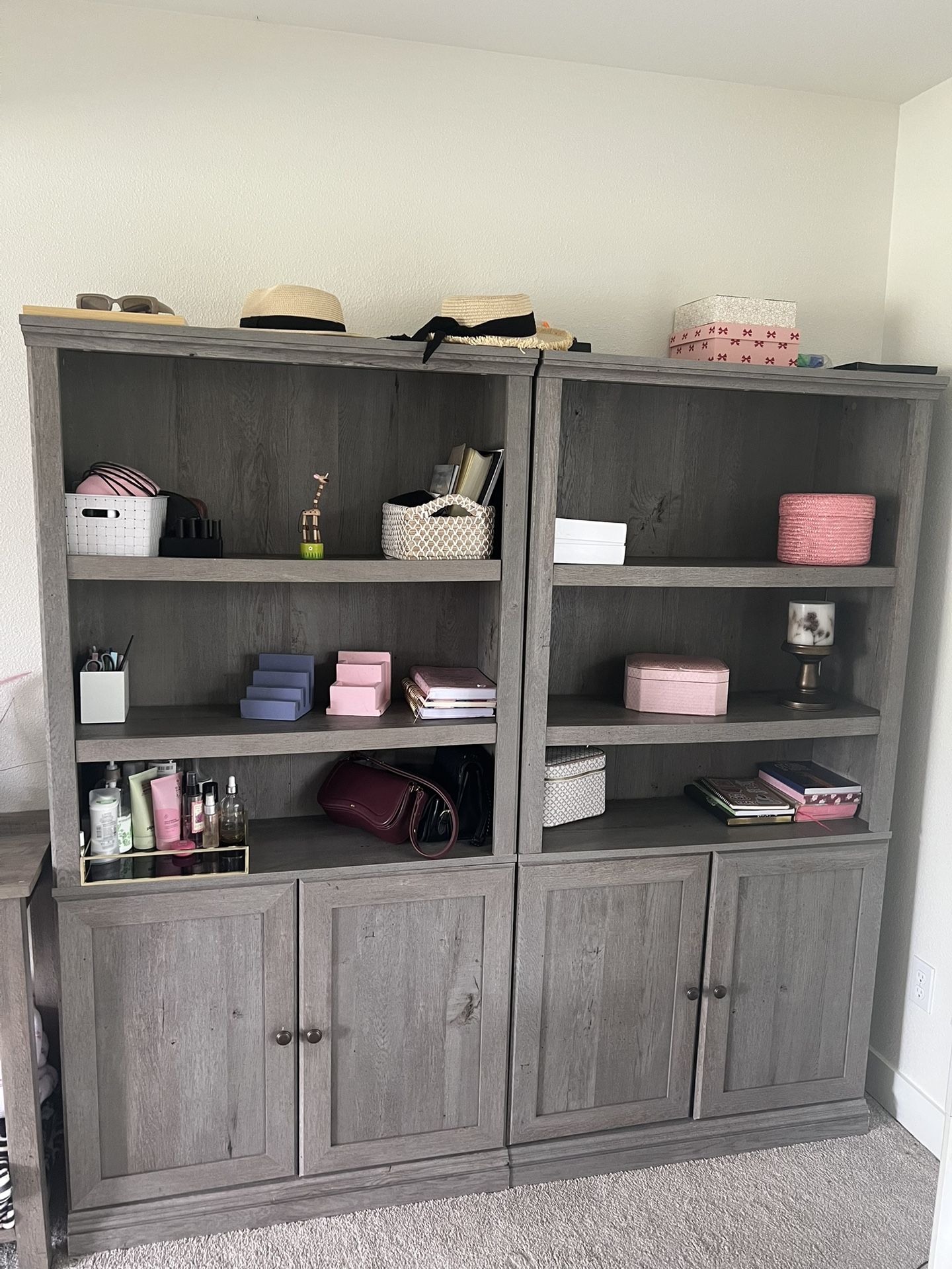 2 Shelves