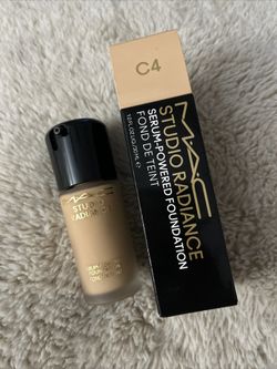 Mac Studio Radiance Serum-powdered Foundation 