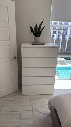 White 6 draw dresser