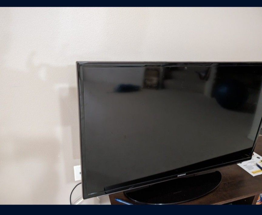 40 Inch Samsung TV