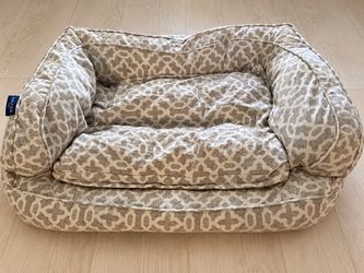 Nautica Home Plush Dog Bed – Never Used – gray/white