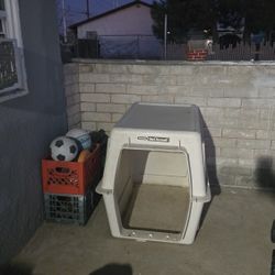 Big Dog House. Small Crack In The Back. Very Nice Dog House