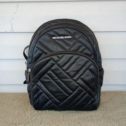 MK Abbey MD Quilted Backpack ( Leather)