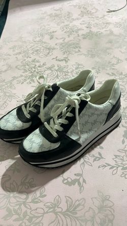 Michael Kors Shoes - Size 6