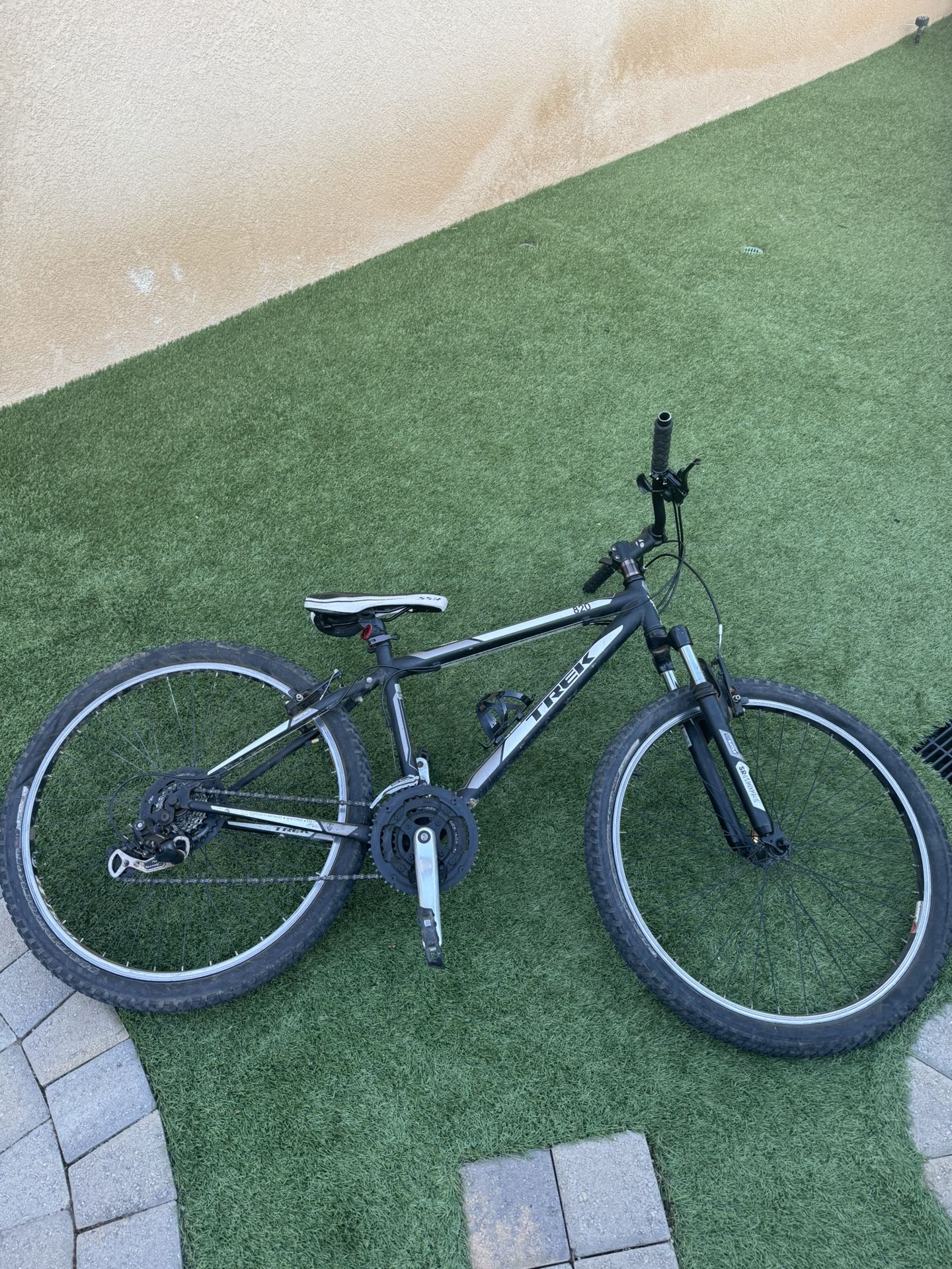 Trek 820 Mountain Bike 19.5 Inch Wheels