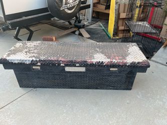 Cross bed tool box