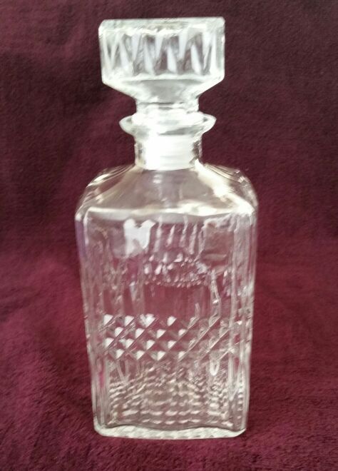 ELEGANTE LICORERA CRISTAL
