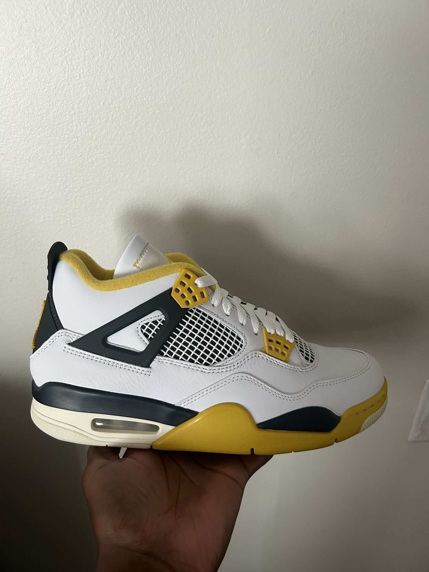 Air Jordan 4 Vivid Sulfur