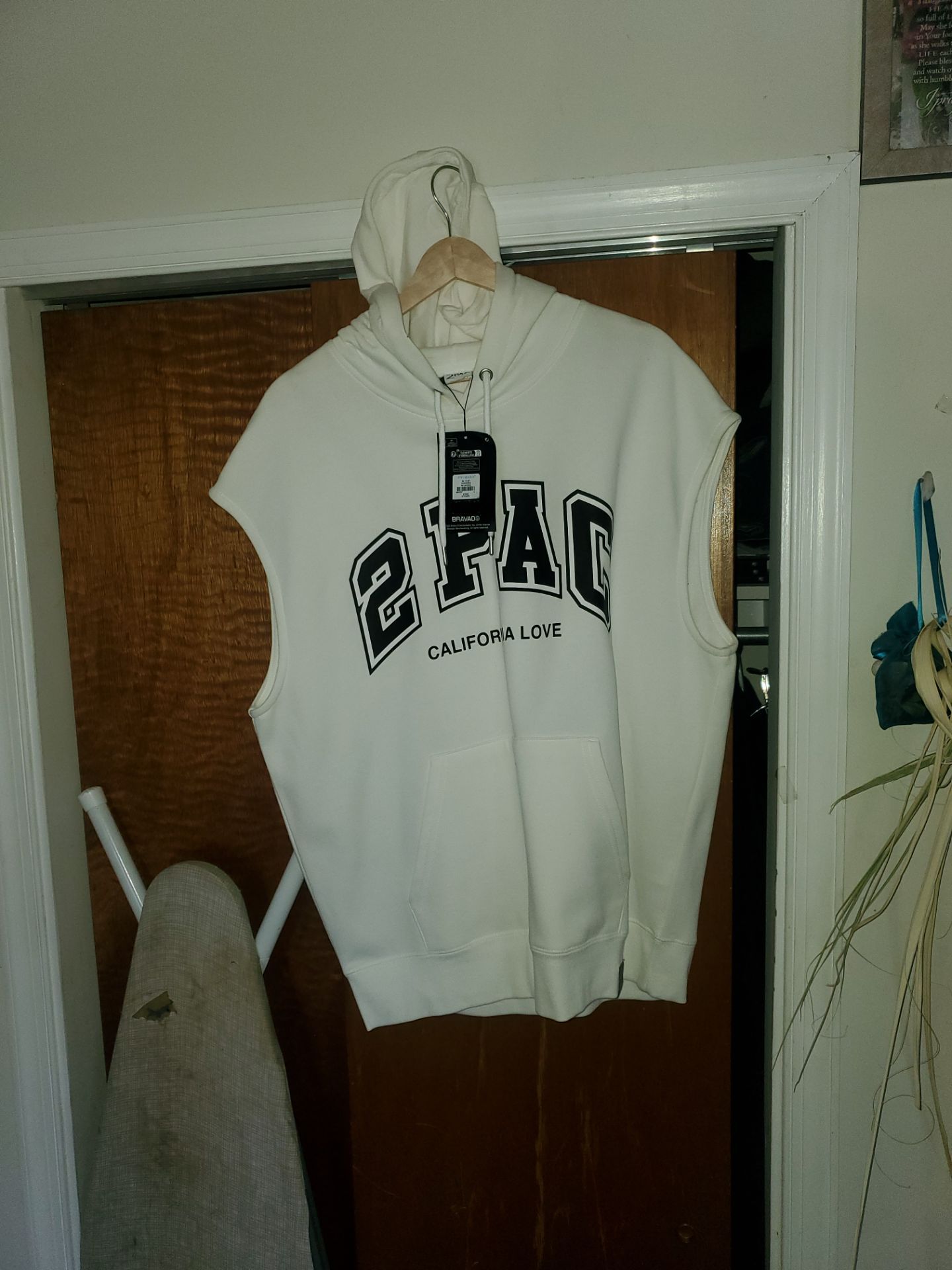 BRAND NEW TUPAC SHAKUR COTTON HOODED MUSCLE SHIRT. MENS SIZE LARGE.