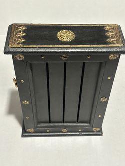 Beautiful Wood Key Box With Gold Accent 