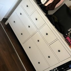 Modern White 9-Drawer Dresser – Excellent Condition