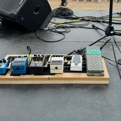 Effects Pedal Board - Guitar / Bass - 23” X 10”