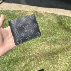 Louis Vuttion Wallet 