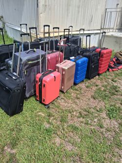 NICE LARGE PULL ALONG LUGGAGE