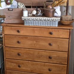 Solid wood Vintage dresser 🤎