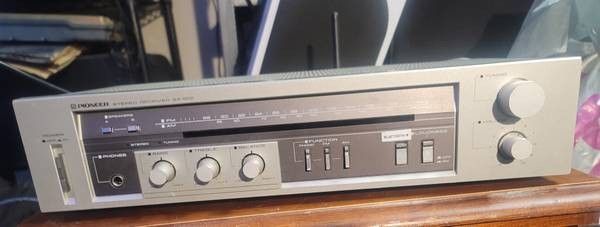 Vintage Pioneer Reciever W Bluetooth And Speakers