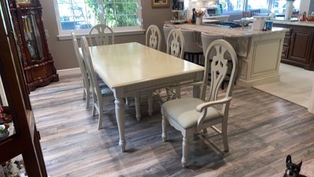 Large Farmhouse Wood dinning table &6 Chairs