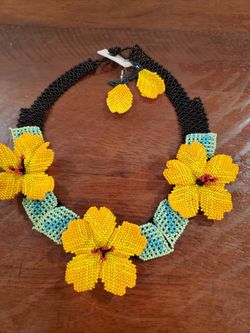 Set De Collar Y Aretes