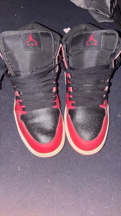 Jordan 1s red