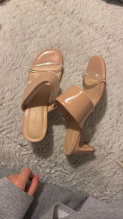 Nude Sandal 7.5 With Little Heel New 