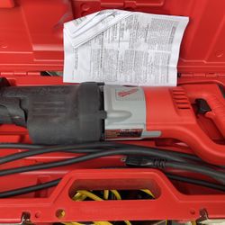 Lightly Used Milwaukee Heavy duty Sawzall With Case 