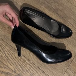 Black pumps 9.5