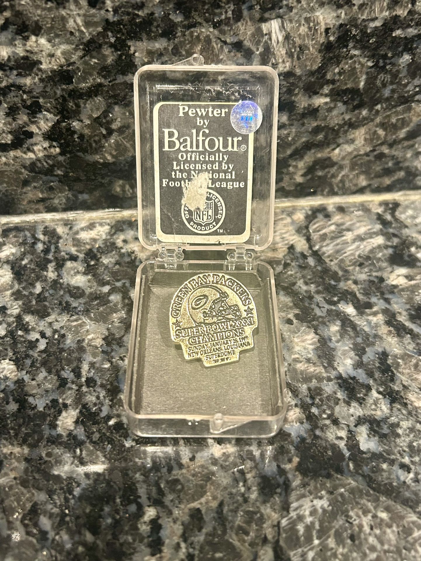 Green Bay Packers Super Bowl XXXI Champions Pewter Pin – Balfour NFL Licensed