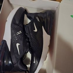 Nike max 270 size 9