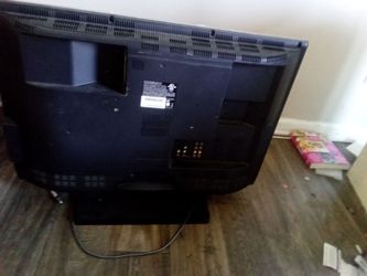 TV Magnavox 3 feet wide