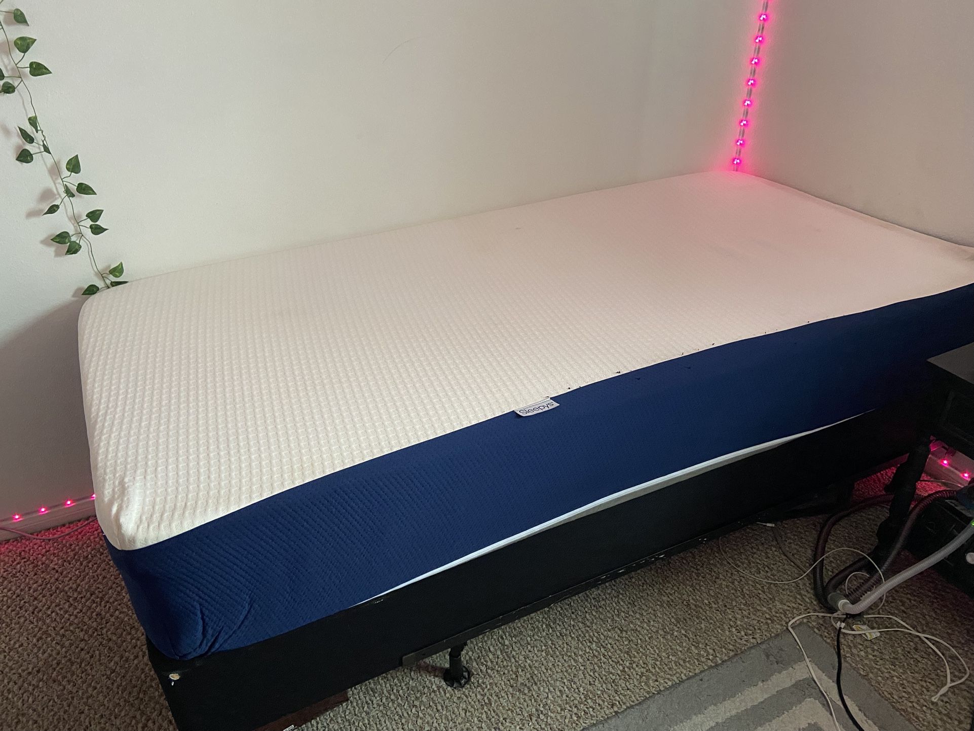 Sleepys Hybrid Twin XL mattress