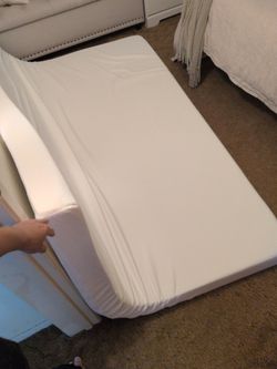 Memory Foam mattress topper 4in Queen