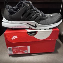 Brand New Nike Presto Size 7Y
