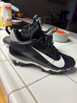 Mens Nike Cleats 7.5 W
