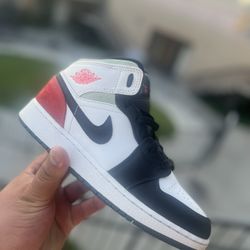 Air Jordan 1 Mids 