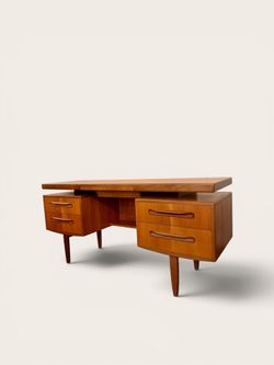 Vintage MCM Teak Fresco Desk by Viktor Wilkins for G-Plan, 1960s