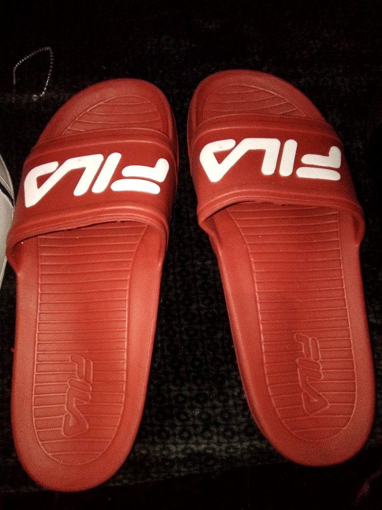 Nike Offcourt Slide Red Men's Size 11/12 for Sale in El Cajon, CA - OfferUp