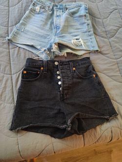 Levi's Ribcage Shorties Size 24