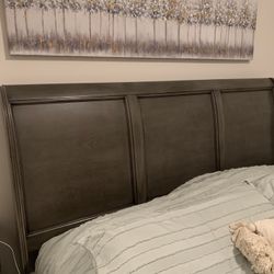 King Size Bed W Mattress And 2 Side Dressers