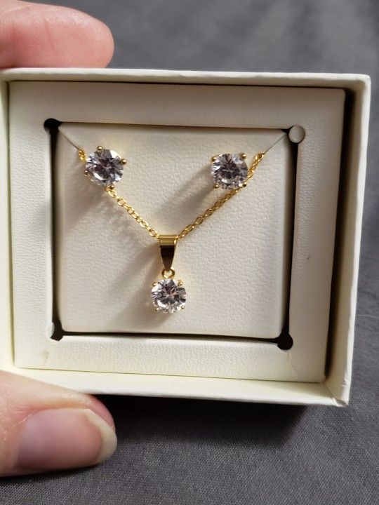 18 Kt Cubic Zirconia Yellow Gold Earring/necklace Set